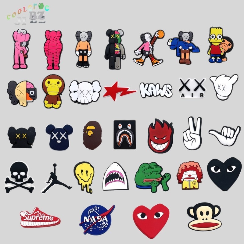 Jibbitz สําหรับ Crocs Tide ยี่ห้อ KAWS Series น่ารักการ์ตูนรองเท้าอุปกรณ์เสริมรองเท้าตกแต่ง croc รองเท้าตกแต่งหัวเข็มขัด Crocs Jibbitz
