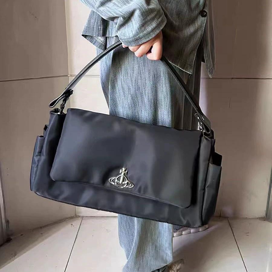 Vivienne Westwood Casual กระเป๋าสะพายอเนกประสงค์กระเป๋าถือความจุขนาดใหญ่ใหม่