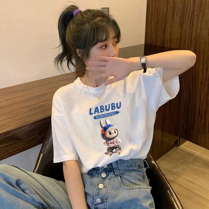 【Fashion】[พร้อมส่ง]เสื้อ labubu POP Mart หญิงหนาๆ เสื้อกีฬา S-5XL y2k เสื้อเชิ้ตแขนสั้น สไตล์