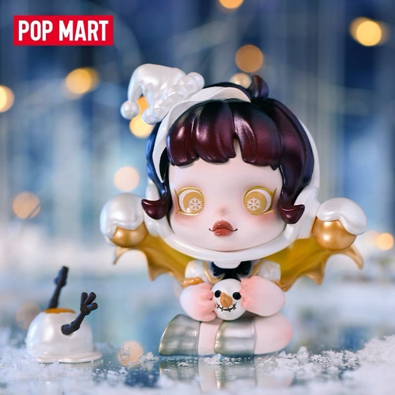 P POPMART Skullpanda Bright Christmas Figure Limited Bright Box ของแท้อินเทรนด์ Play Art ตกแต่งของขวัญวันเกิดวันหยุด