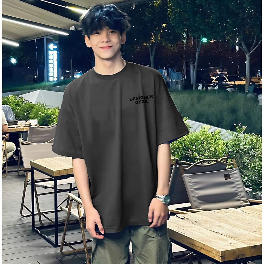 TeeTwoOneสไตล์อเมริกันวินเทจ เสื้อยืด OVERSIZE “DESIGNER QEXZ‘’ผ้าคุณภาพสูง COTTON ผ้าฝ้ายใส่สบาย tshirt men