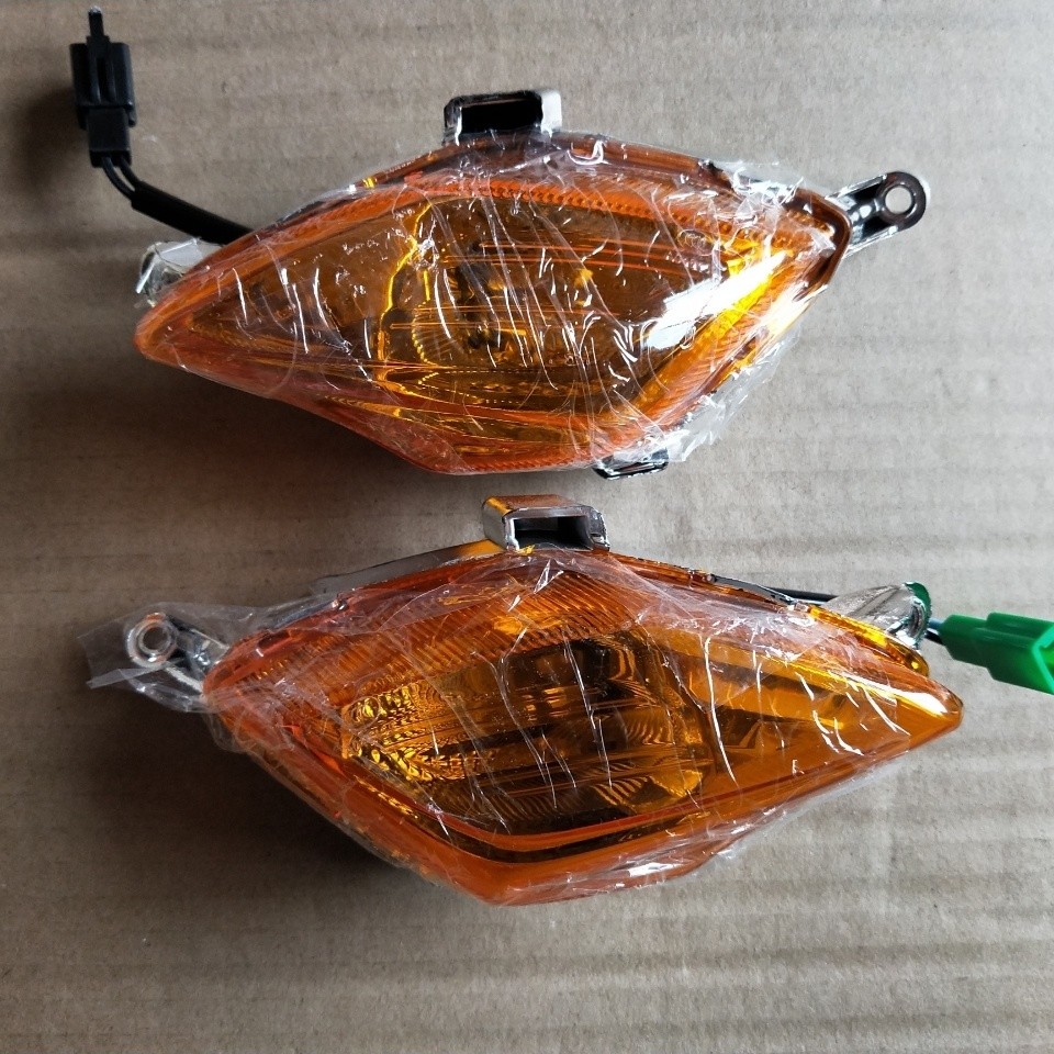 ไฟเลี้ยวหน้าและหลังรถจักรยานยนต์ Haojue HJ110-8UD110 แบบโค้ง ไฟเลี้ยวซ้ายและขวา ไฟทิศทาง 3PUF