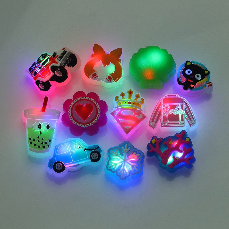 หัวเข็มขัดเรืองแสง LED รูปดอกไม้ อุปกรณ์เสริม สําหรับตกแต่งรองเท้า DIY