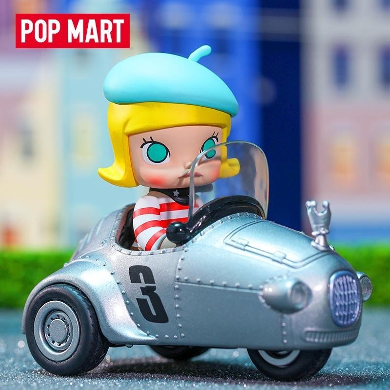 POPMART MOLLY Car&Car Series[100%ของแท้]จัดส่งภายใน24 ชั่วโมงตุ๊กตารุ่นแรกตัวเลขกล่องลึกลับกล่องตาบอดยอดนิยมของขวัญวันเกิด GKตุ๊กตาอินเทรนด์น่ารักของขวัญสร้างสรรค์ภาพเคลื่อนไหวเกมเครื่องป ตัวละครรุ่นเครื่องประดับด้านหน้าของเล่นเดสก์ท็อปตกแต่งรูปปั้นเครื่อ