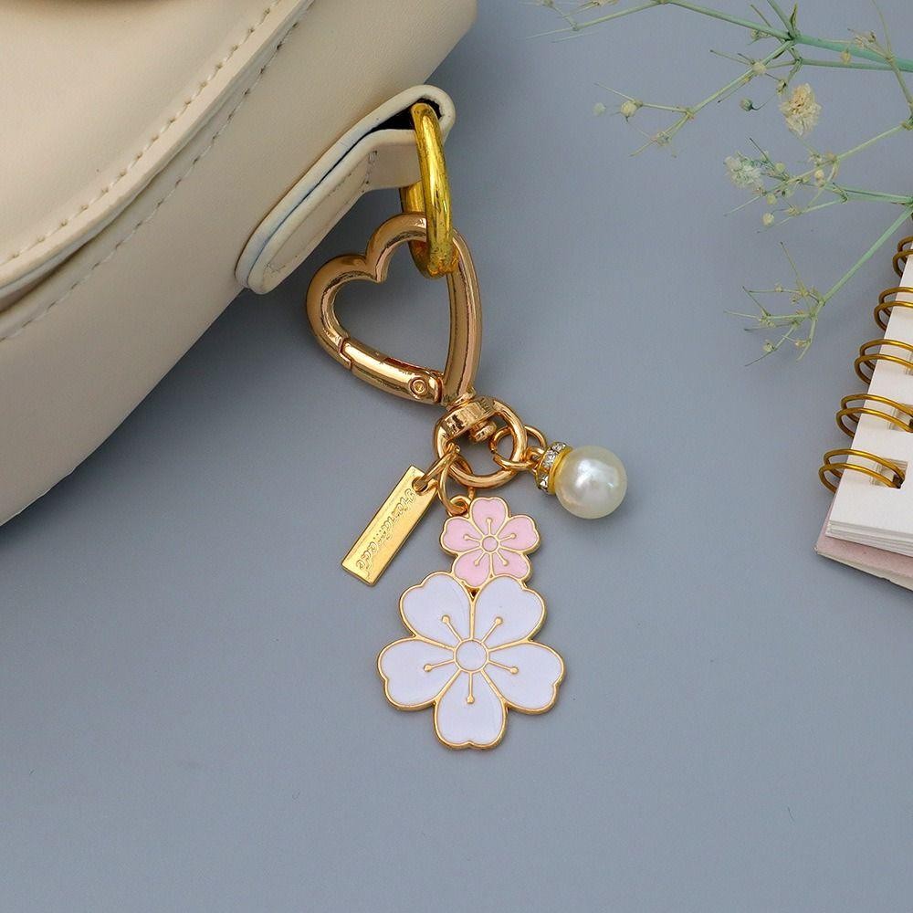 พวงกุญแจและจี้ตัวอักษร Cherry Blossoms สไตล์หรูหรา สำหรับกระเป๋าและรถยนต์ - รูปที่ 4