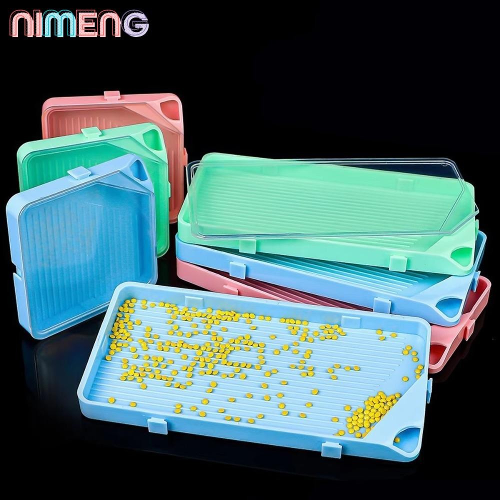 Nimeng ถาดภาพวาดเพชร, แผ่นประดับด้วยลูกปัดเย็บปักถักร้อยลูกปัดเรียงลําดับถาดเก็บ, DIY Craft ความจุขนาดใหญ่พร้อมฝาปิดชุดเจาะภาชนะเก็บสําหรับเล็บ