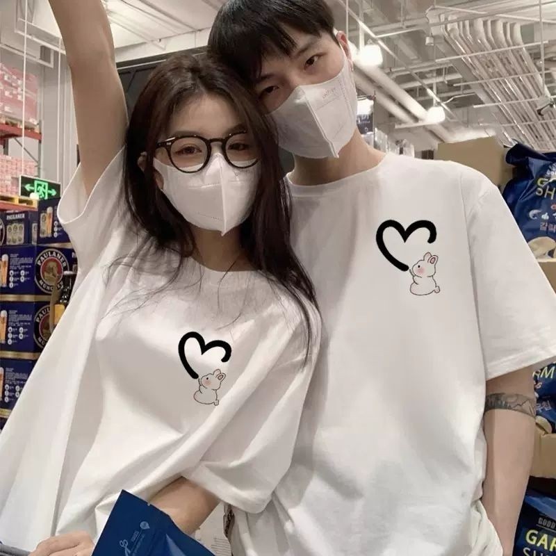 （จัดส่งตลอด 24 ชั่วโมง）Angle Official ชุดฤดูร้อนของคู่รักที่แตกต่างกัน2023เสื้อยืดแขนสั้นยอดนิยมทางอินเทอร์เน็ต