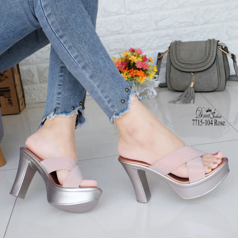 ส้นสูงทรงสวมหน้าไขว้ผ้ากริตเตอร์ (รหัส 7715-104)