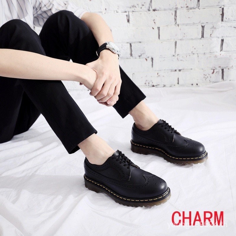 คุณภาพสูง 100%  dr.martens ไซส์ 35-46 รองเท้าบู๊ทส์มาร์ตินหนังวัวหัวกลม 5 รูสไตล์คลาสสิกสําหรับผู้ชายและผู้หญิง คิวเน็ต 8คุณ7