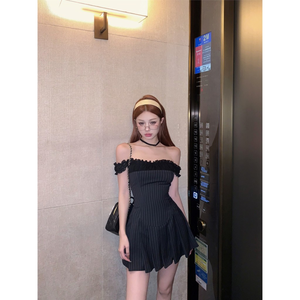 ไหล่เดียวสีดําลายชุดแขนสั้นหญิงฤดูร้อนการออกแบบรู้สึกสาวร้อนกระโปรงสั้นSlimmerดูNar