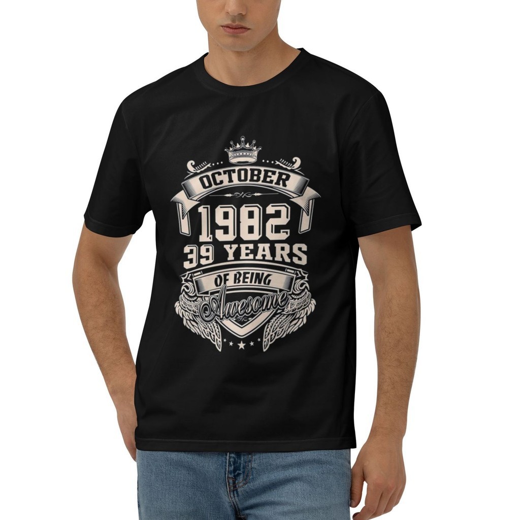 Born In ตุลาคม 1982 39Th Birthday Designer Sleeves เสื้อยืดพิมพ์ลายแบบกําหนดเอง