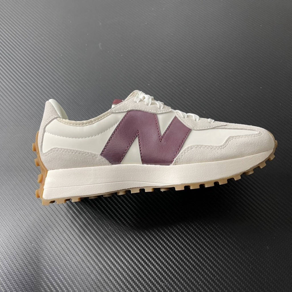 New Balance 327 Staud รองเท้าผ้าใบลําลอง สําหรับผู้ชาย ผู้หญิง สีแดง สีเทา ws327ka