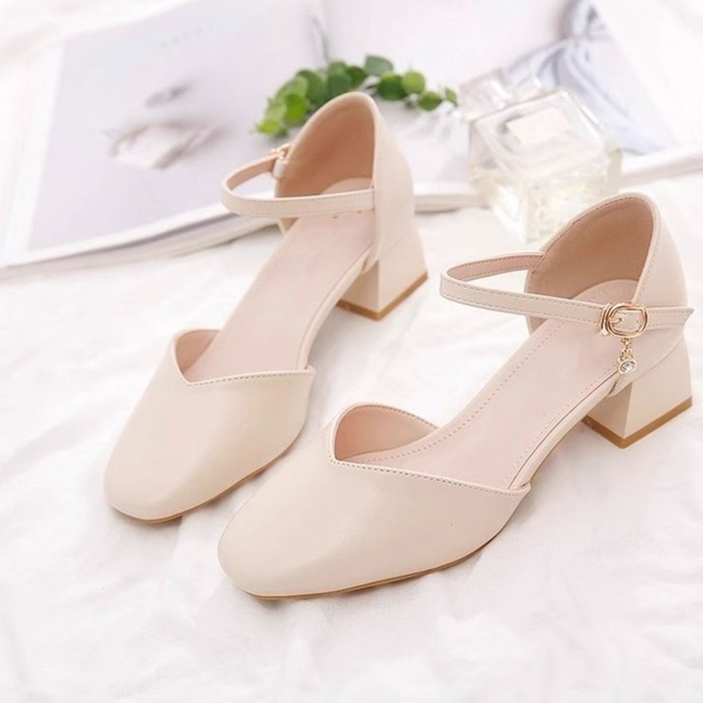 รองเท้ามาใหม่ ส้นสูง 5cm. ดีไซน์สายรัดข้อเท้า มี2สีให้เลือกสวยๆ