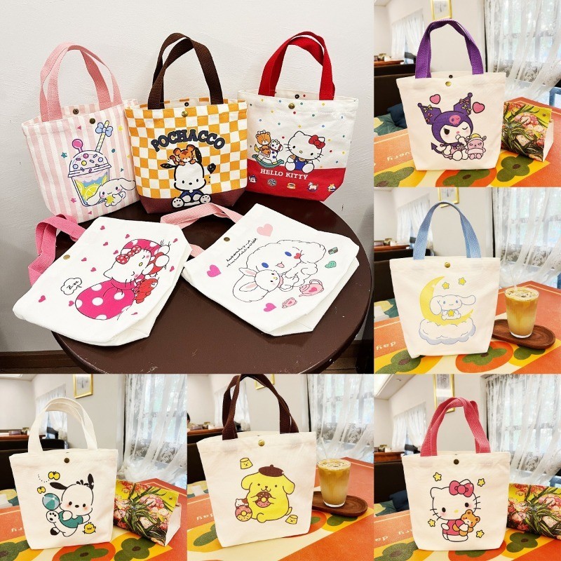 Sanrio Handheld Bag Kuromi พิมพ์สองด้านกระเป๋าผ้าใบ Cinnamoroll Pochacco กระเป๋าผ้าแฟชั่นสําหรับนักเรียน Hello Kitty Book Bag กระเป๋าใบเล็ก