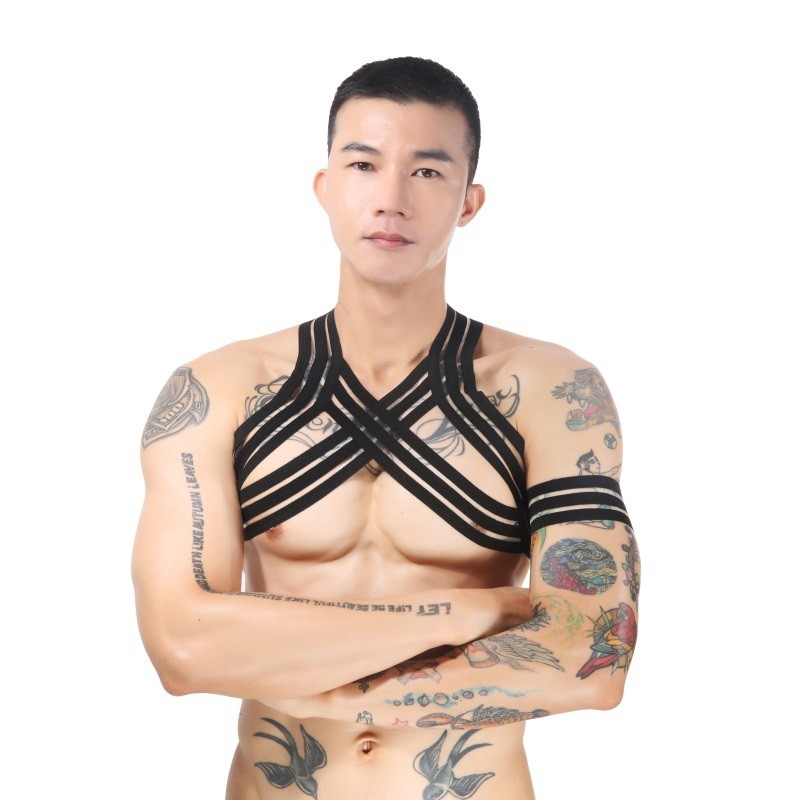 ผู้ชายเซ็กซี่สายรัดหน้าอกโหลออกเชือกแขวนคอข้ามทาสเครื่องแต รูปที่ 3