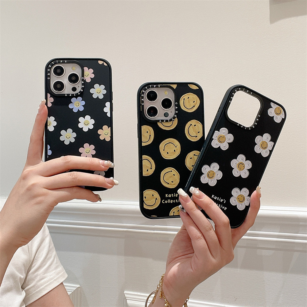 Casetifg Smile ดอกไม้รูปแบบคุณภาพสูง Matte Magnetic เคสโทรศัพท์พร้อมกล่องสําหรับ iPhone 16 13 14 15 Pro Max 16Plus ด้านข้างซิลิโคนกันกระแทกปลอก Anti Drop Frosted Hard Cover - รูปที่ 3