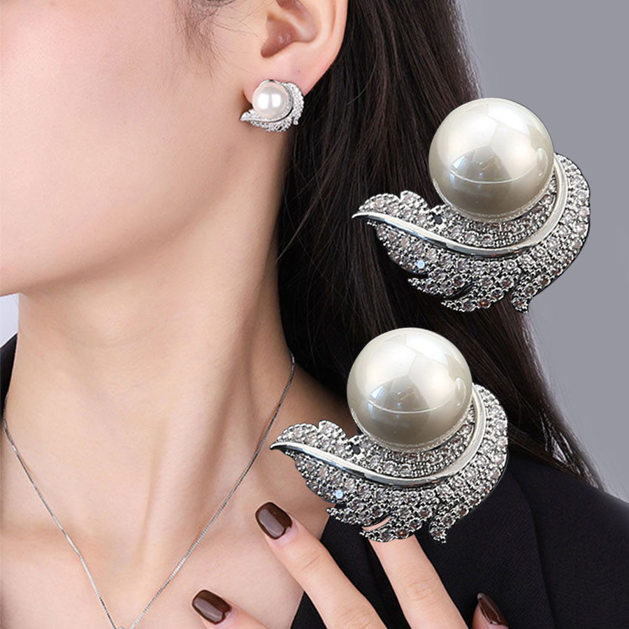 ไม ่ ซ ้ ํากัน Retro หรูหราแฟชั ่ นประณีต Feather Rhinestone Pearl Design ต ่ างหู