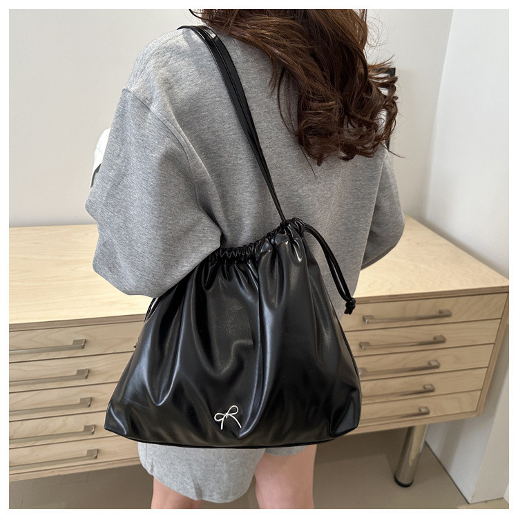 กระเป๋าสะพายข้าง กระเป๋าสตรี Anora Bag Drawstring กระเป๋าสะพายรักแร้แฟชั่น Casual Tote Bag กระเป๋าสะ