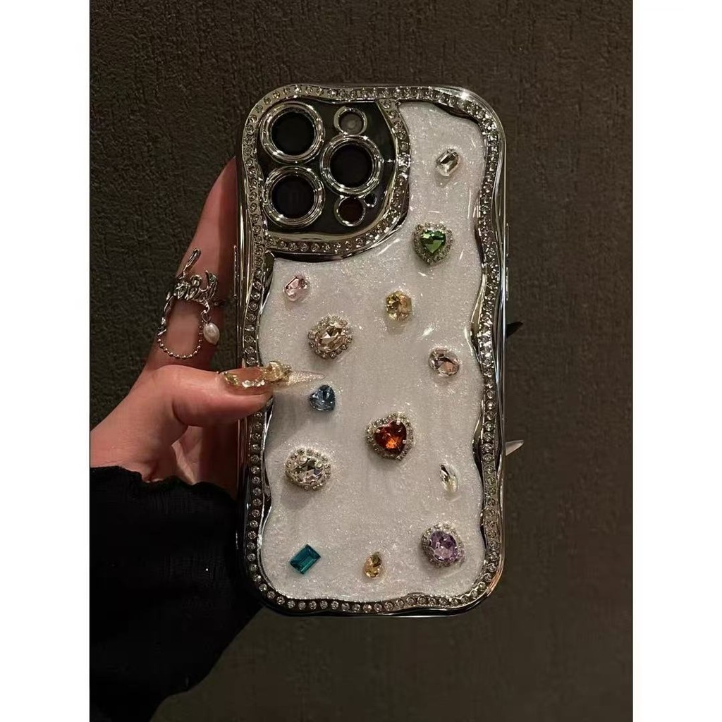 หรูหราสีสันเพชรขอบหยักกับสร้อยข้อมือเคสโทรศัพท์สําหรับ ไอโฟน 16 15 มือโปร สูงสุด 14 13ปลอกกันกระแทกกล้องเลนส์ป้องกันรวมทุกอย่างชุบนุ่มปกหลังไอโฟน
