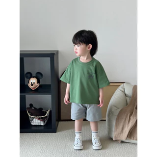 เสื้อคอกลมเด็กชายสีเขียวสดใส 🍀 สไตล์นาฬิกาเขียวขจัดวันสุดท้าย ขนาดครบ พร้อมรูปพิมพ์นาฬิกาเขียวและลูกดาว 💫