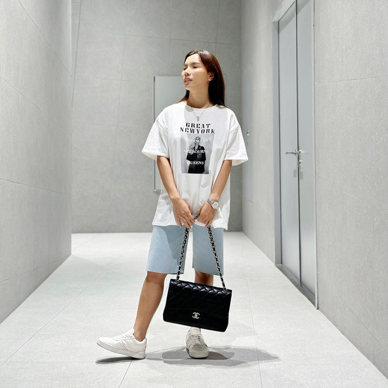 RATTIYA BANGKOK เสื้อยืด OVERSIZE สกรีนลาย เสื้อยืดสีพื้น โอเวอร์ไซส์ สี ขาว ดำ