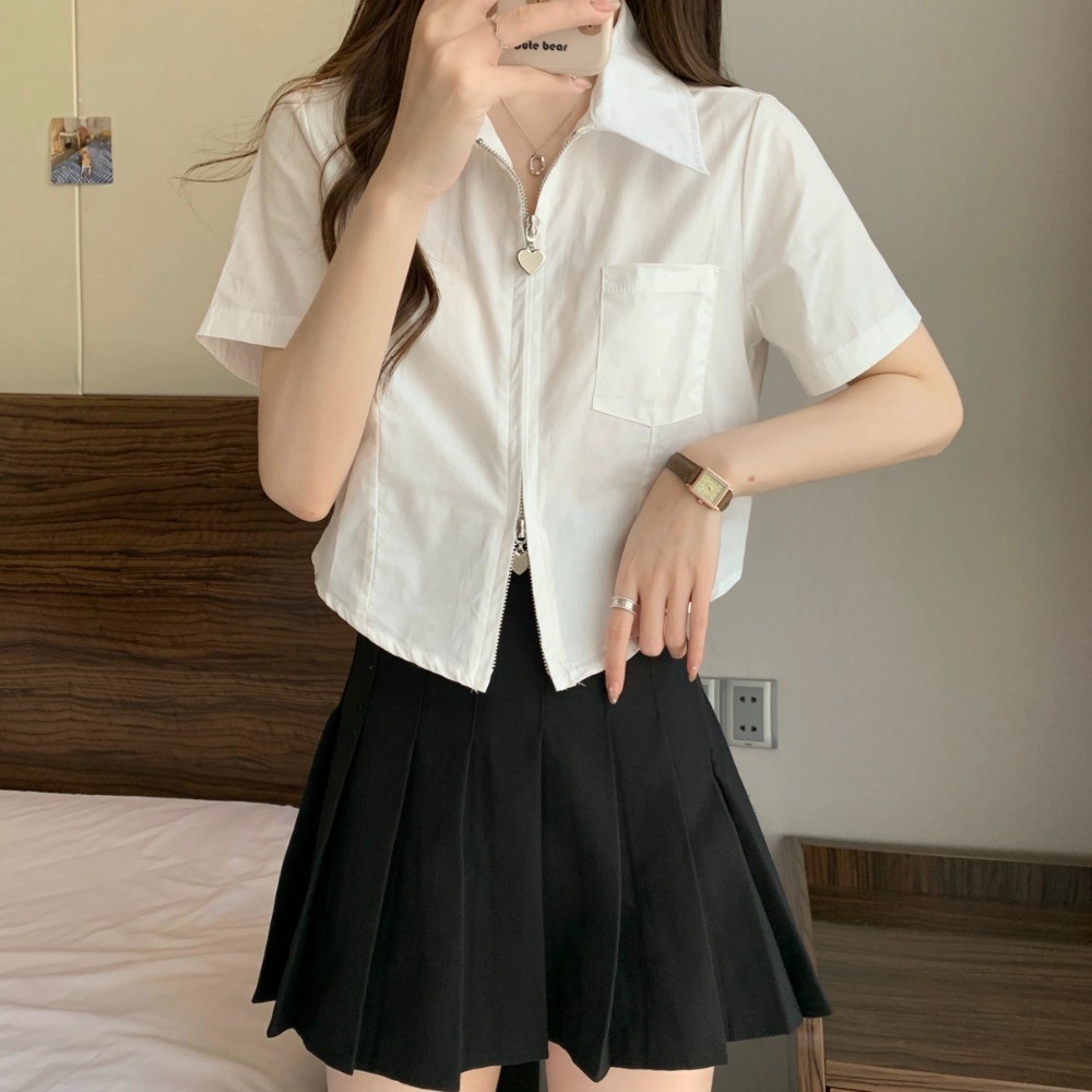 (จัดส่งจากประเทศไทย) สไตล์หวานเย็นแบบเกาหลี สีทึบเรียบง่าย เสื้อโปโลแขนสั้น ทรงเข้ารูปและสั้น เสื้อซิป