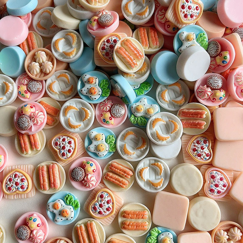 [100 ชิ้นในสต็อก] ไข่ดาวอาหารเช้าจิ๋ว, ขนมปังทอด, ขนมปังนึ่ง, อุปกรณ์เล่นอาหารสมจริง, ชิ้นส่วน DIY, กิ๊บติดผมทำมือสำหรับตู้เย็น, วัสดุทำมือ