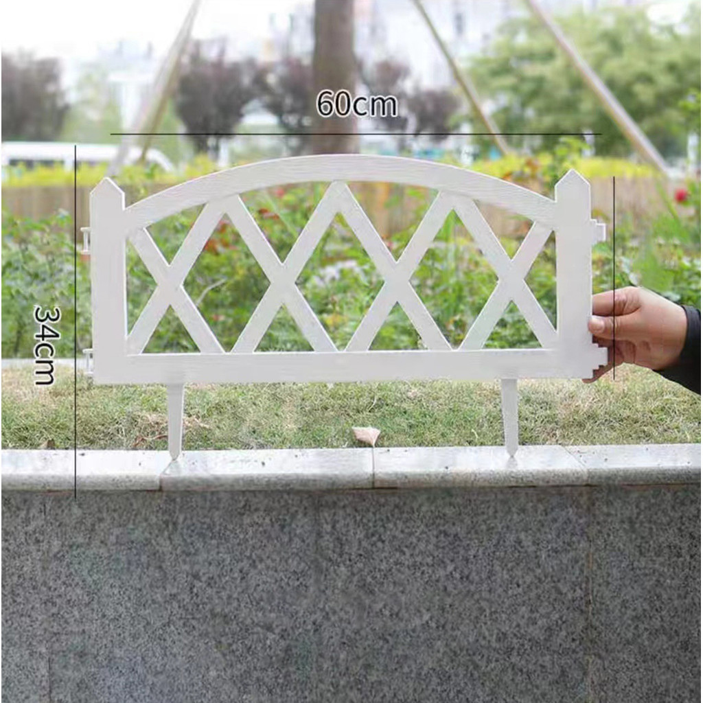 รั้วสนามหญ้า รั้วสีขาวรั้วขน 60*34ซม.เสียบดินได้ PVC รั้วขนาดเล็กตกแต่งในร่ม