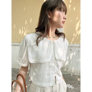 Marine Belle เสื้อคอปกกะลาสี โทนสีสุภาพ งานออกแบบคอปกสุดคลาสสิกเพิ่มเสน่ห์ให้ลุคดูดีแบบมีระดับ