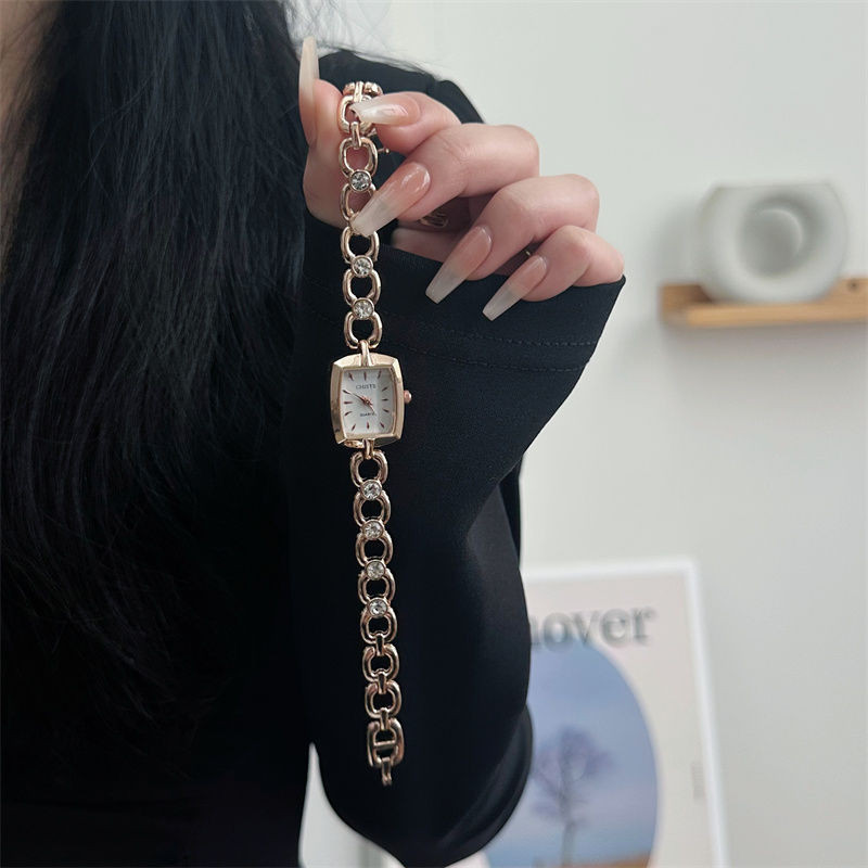 นาฬิกาข้อมือ สายโซ่เหล็ก ทรงสี่เหลี่ยมผืนผ้า ขนาดเล็ก หรูหรา แบบเรียบง่าย