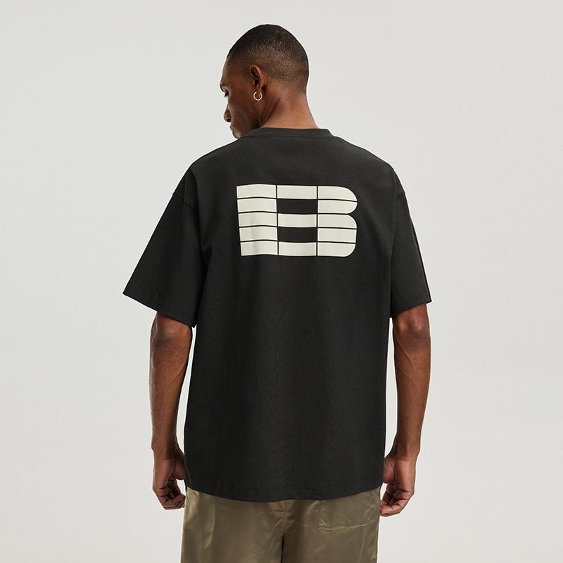 teetwoone [ใหม่] เสื้อยืดผู้ชาย แขนสั้นโอเวอร์ไซส์ พิมพ์ลายBพิเศษเท่ๆสตรีท ผ้าฝ้ายแบบนิ่มสบายมาก สไตล์อเมกา ขาวดำxxxxL