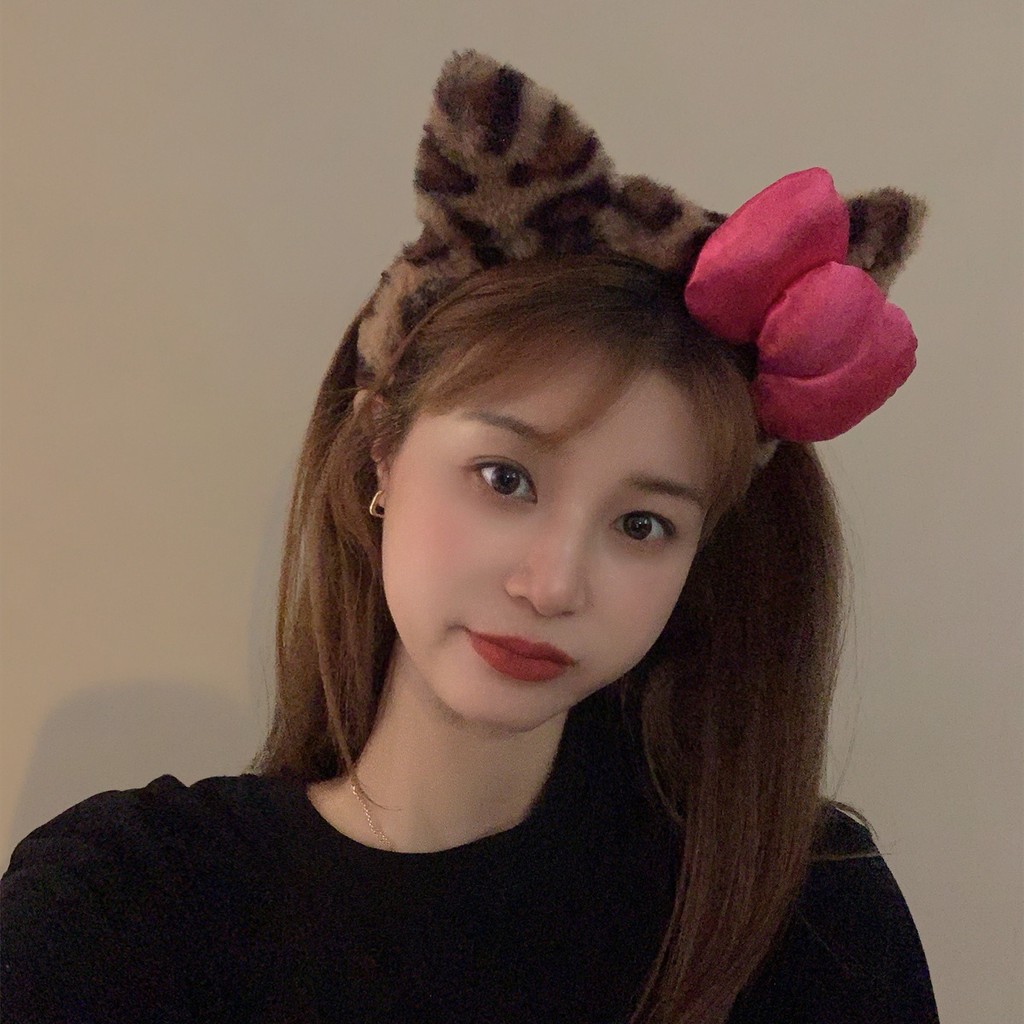 2025 ที่คาดผมตุ๊กตาล้างหน้าลายเสือดาวสไตล์ใหม่