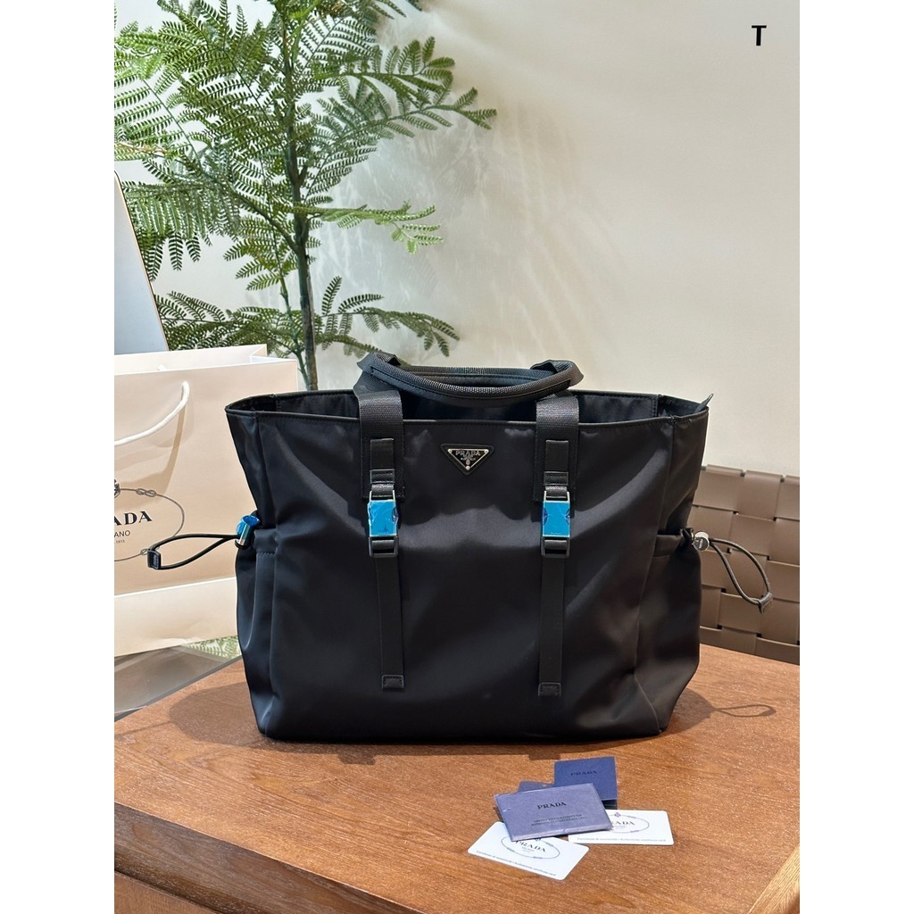 P-tote Bag for Men 's Fashionable and Stylish Commuting Bag with Large Capacity and Versatility