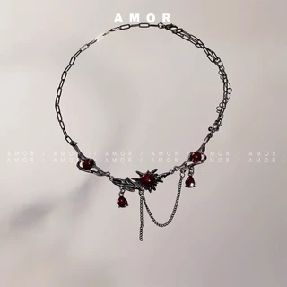 สร้อยคอทับทิมผิดปกติสีเข้มพร้อมดีไซน์เฉพาะกลุ่มแฟชั่นสตรีทฮิปฮอปโซ่กระดูกไหปลาร้าผู้ชายและผู้หญิง