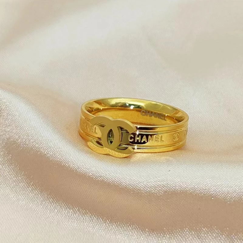 HT High-End Titanium Steel Double c Letter แหวนผู้ชายผู้หญิงสแตนเลสเครื่องประดับยอดนิยม