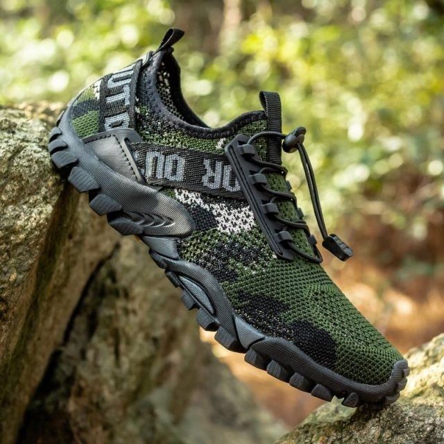 รองเท้าเดินป่ากลางแจ้ง Off-Road Creek-Tracking Shoes Breathable Mesh Hiking Shoes Anti-slip Wear-res