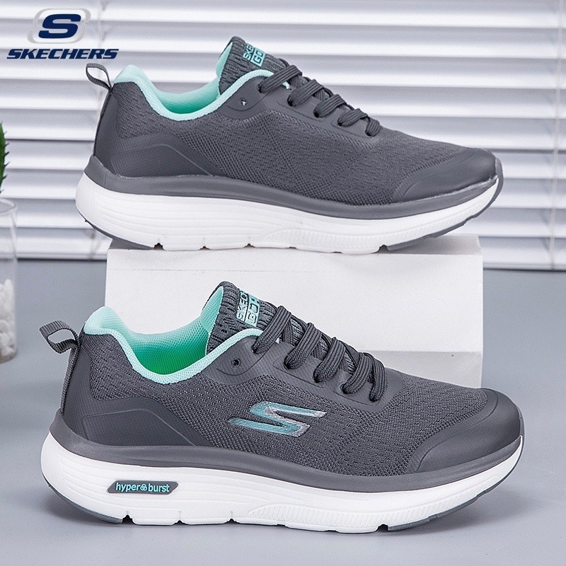 Skechers_ GO RUN HYPER BURST ผู้ชายและผู้หญิงขนาดใหญ่ Fly ทอรองเท้าอินเทรนด์ Lace-up รองเท้าลําลองรอ