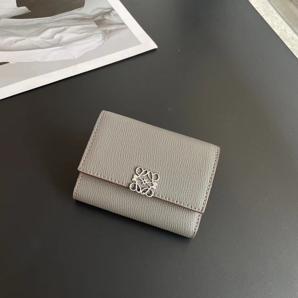 กระเป๋าสตางค์ผู้หญิงหนังแท้รุ่นใหม่ แบบสามพับแฟชั่น ลายฉลุผสมสีสไตล์ลายดอกไม้ - รูปที่ 6