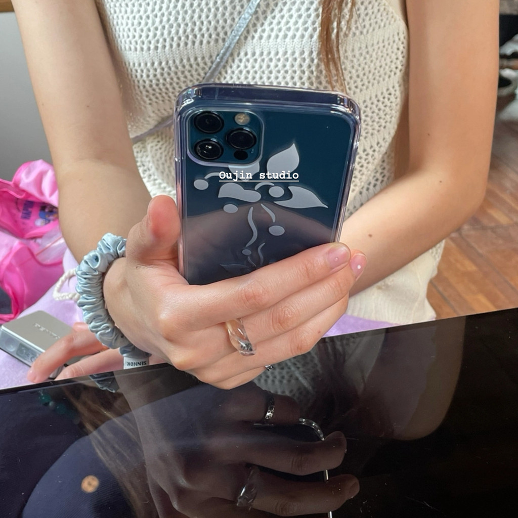 สไตล์เกาหลี ins สไตล์ Niche Design Simple Cool สไตล์ไล่โทนสีดอกไม้เคสโทรศัพท์เหมาะสําหรับ 16promax/15pro/14/13/12/11 อะคริลิคป้องกันกรณี