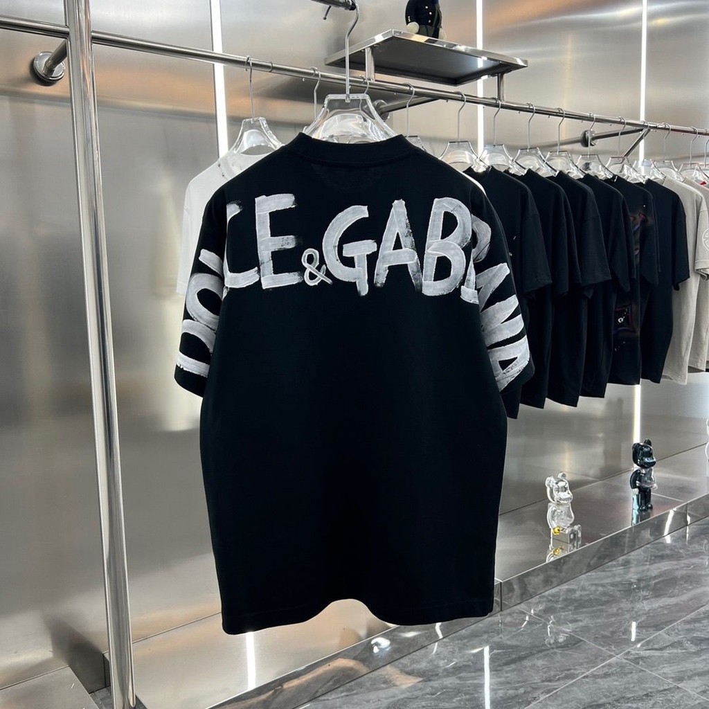 พร้อมส่ง TOP DG24 เสื้อยืดแขนสั้นลําลอง ผ้าฝ้าย พิมพ์ลาย ทรงหลวม ขนาดใหญ่ และป้ายแขวน แฟชั่นฤดูร้อน สําหรับผู้ชาย และผู้หญิง XS-3XL