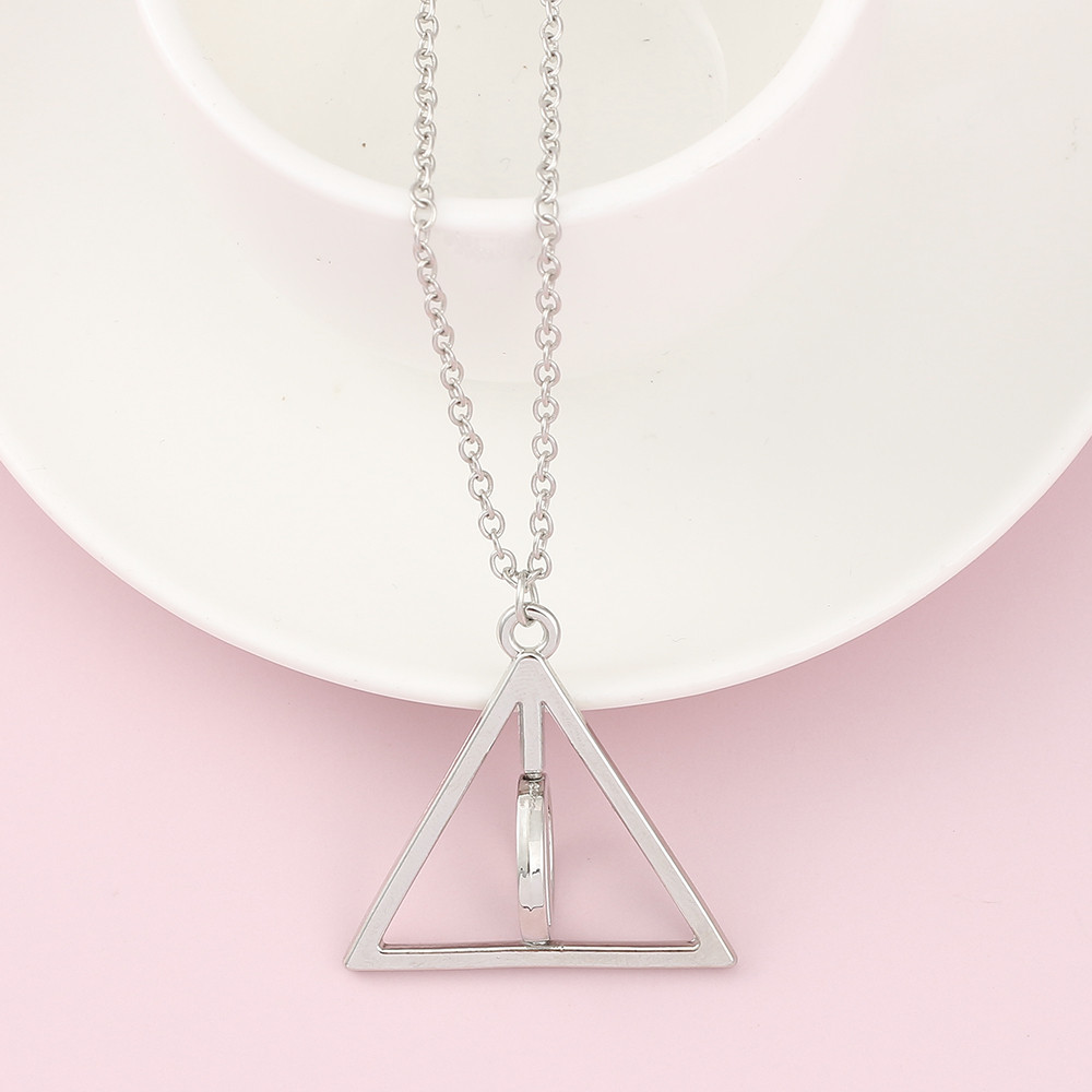 อะนิเมะ Deathly Hallows สามเหลี ่ ยม Rotatable จี ้ ตัวอักษรภาพยนตร ์ แฟชั ่ นเครื ่ องประดับ 60 ซม.สร ้ อยคอ