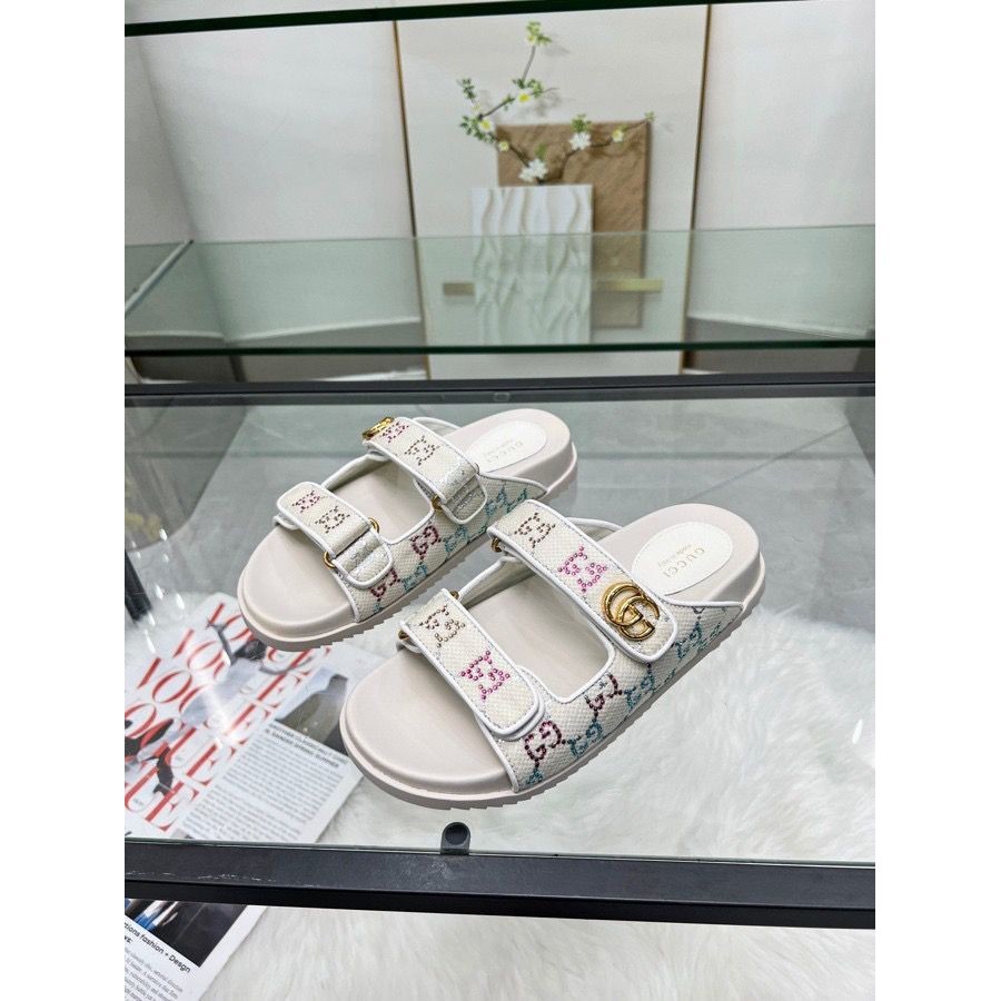 หนา-soled แฟชั่น 2024 Soft-Soled Retro Birkenstock สไตล์ใหม่ฤดูร้อนรองเท้าแตะแบน Casual กลางแจ้งสวมใส่แฟชั่นรองเท้าแตะสุภาพสตรี