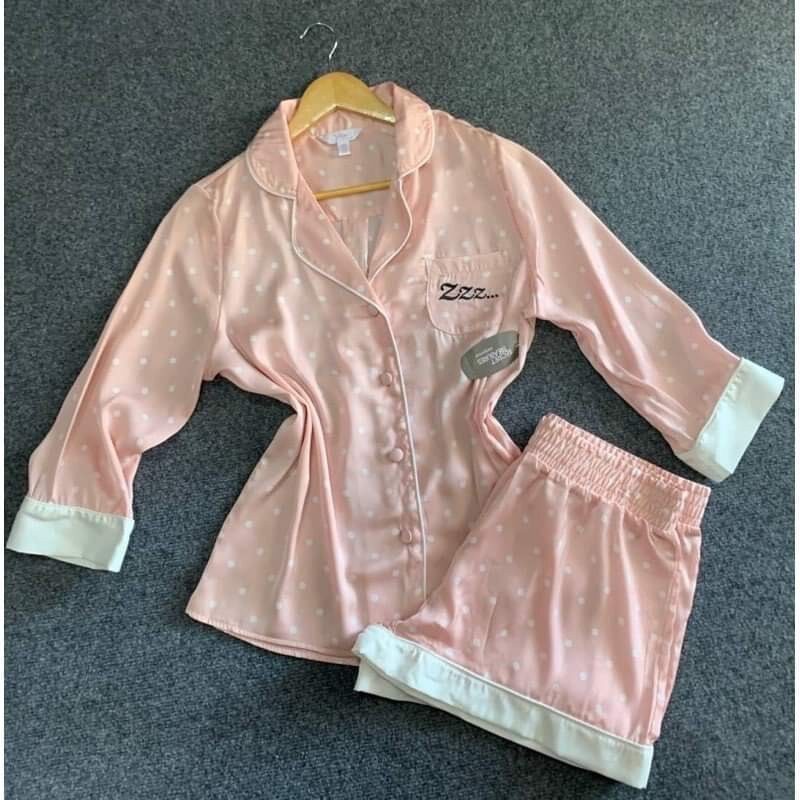 ลดล้างสต๊อค !!! ชุดนอนผู้หญิง ผ้าซาติน 100% Polyester ใส่สบาย (แขนสามส่วน+กางเกงขาสั้น) สัมผัสสบายผิว ช่วยให้นอนหลับสบาย