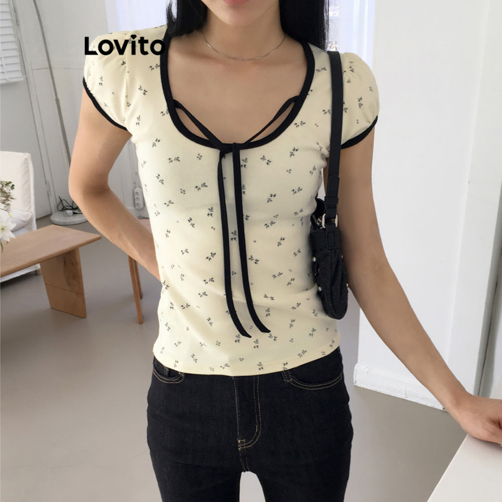 Lovito เสื้อยืดผู้หญิง ลายดอกไม้ ผูกหน้า แต่งขอบสี สไตล์ลำลอง L91AD286