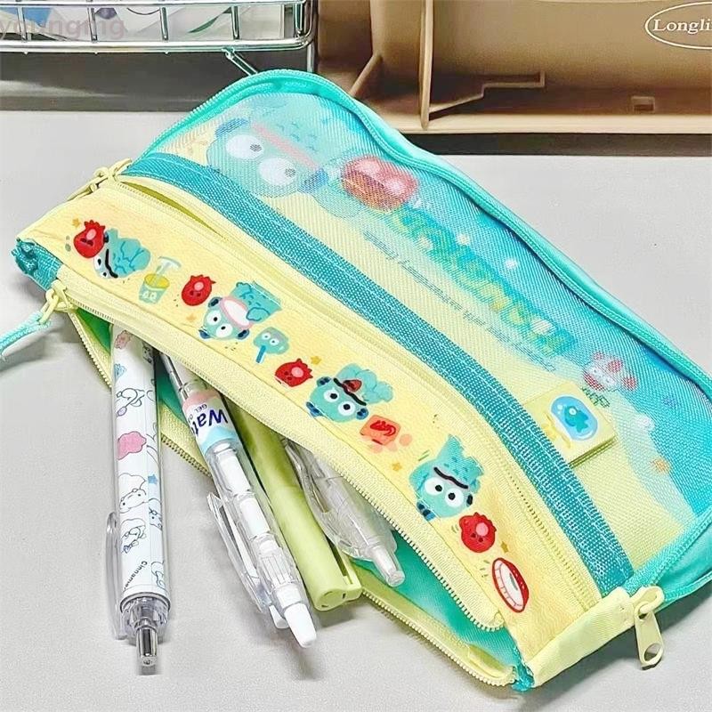 SANRIO [ที่] ซานริโอ อะนิเมะการ์ตูนนักเรียนปากกากระเป๋าน่ารัก แฮงโยดอน กล่องดินสอความจุขนาดใหญ่หลายชั้นเครื่องเขียนถุงเก็บสาวแต่งหน้ากระเป๋าของขวัญ ไทย