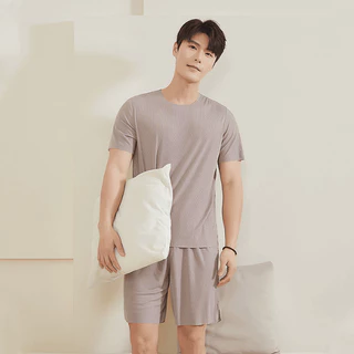 ชุดนอนชายผ้าเย็นระบายอากาศ สีทึบ สวมใส่สบาย เสื้อยืดและกางเกงขาสั้น