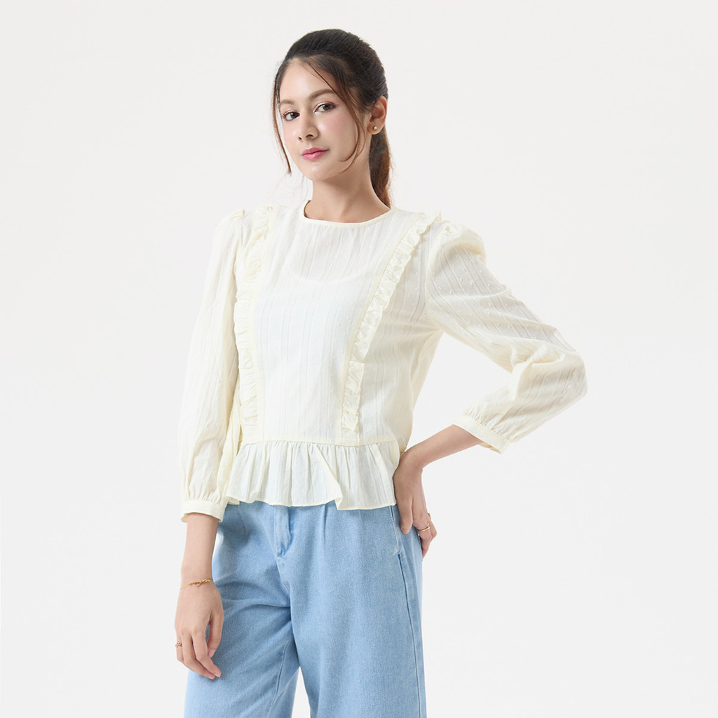 EP เสื้อเบลาส์ ตกแต่งด้วยระบาย ผู้หญิง สีไอเวอรี่ | Ruffle Blouse | 00954