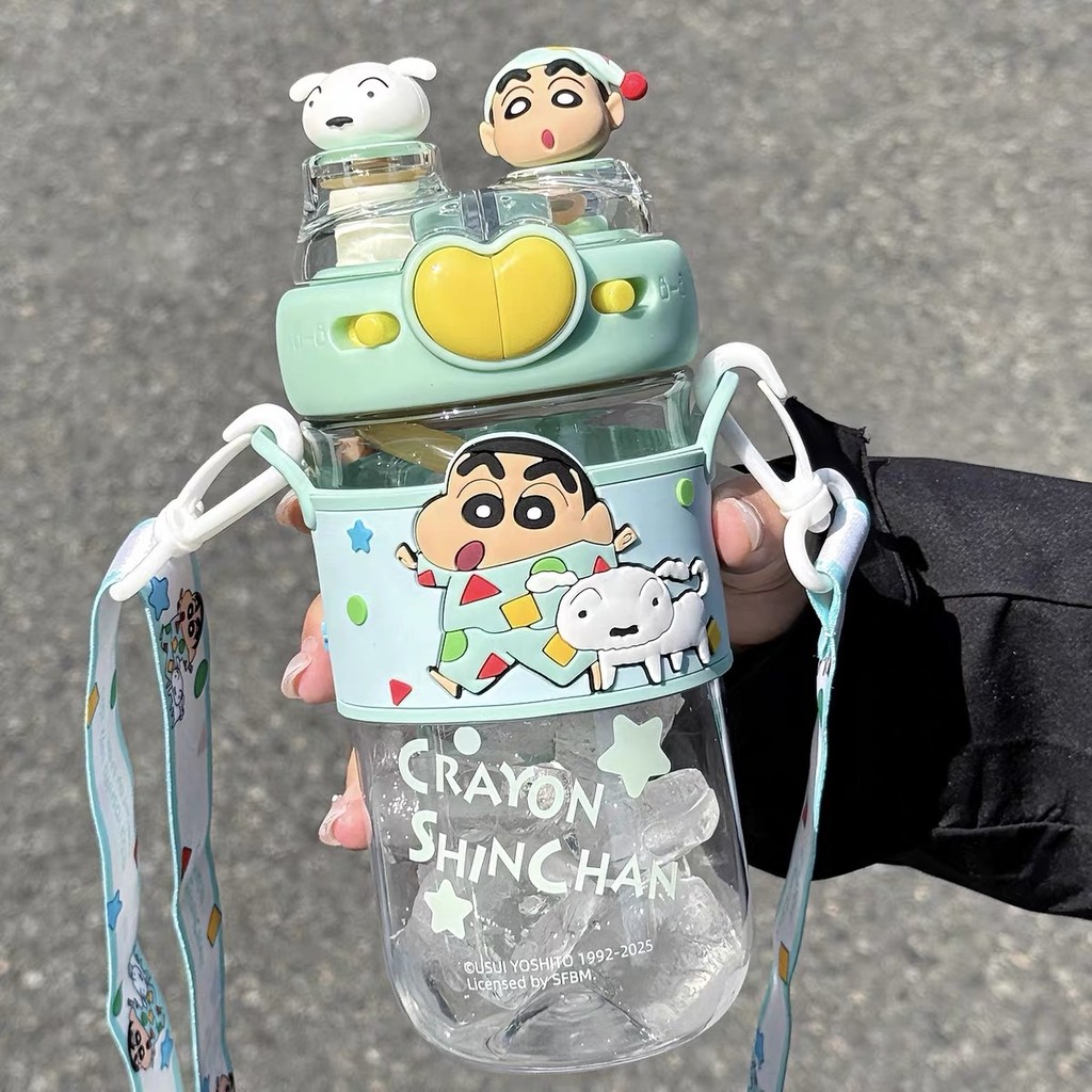ขวดน้ํา2in1 Crayon Shinchan แก้วน้ำแก้วน้ำพลาสติกชินจัง Tritan/580ML กระติกน้ําห้อยค ถ้วยฟางเด็กนักเรียนของขวัญถ้