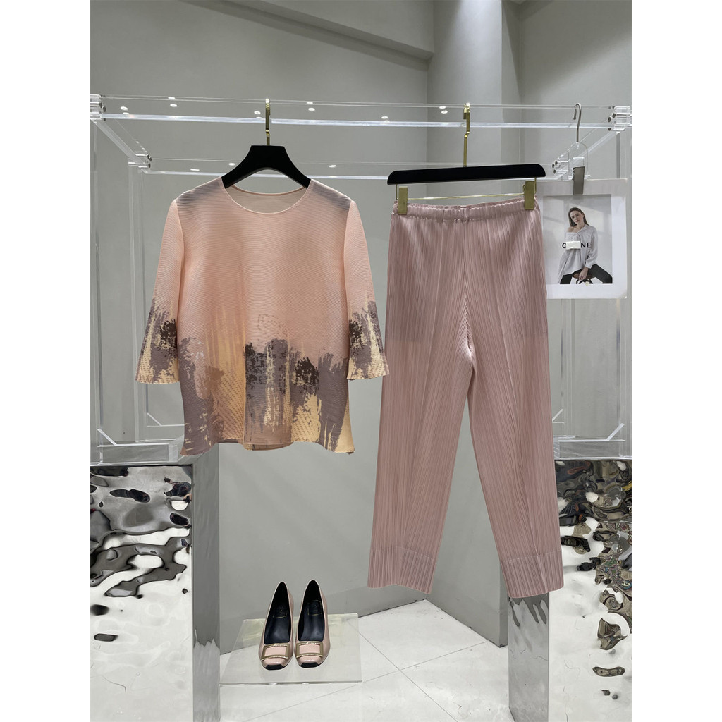 มิยาเกะจีบ2024ฤดูใบไม้ผลิฤดูร้อนผลิตภัณฑ์ใหม่ชุดเสื้อสวมหัวพิมพ์หลวม ผอมลง ดูปกเนื้อซูเปอร์ยืดหยุ่นอารมณ์สูท