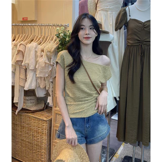✨Evelyn✨ครอปแขนสั้น ปิดไหล่ ผ้าจีบ นุ่มสบาย🌟เสื้อยืดผู้หญิง สไตล์เรโทร แฟชั้น ใส่สบาย🎇